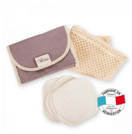 Kit de 4 cotons lavables avec pochette cadeau en tissu violet et filet de rangement, idéal pour des voyages écologiques et responsables. Entreprise locale, responsable, solidaire fabriqué en France