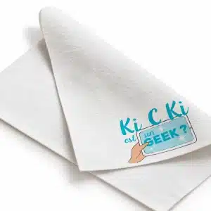 Lingette réutilisable blanche Ki C Ki est un Geek, 20 × 20 cm, avec impression turquoise, pour nettoyer les écrans de smartphone, tablette et ordinateur sans produit nettoyant.